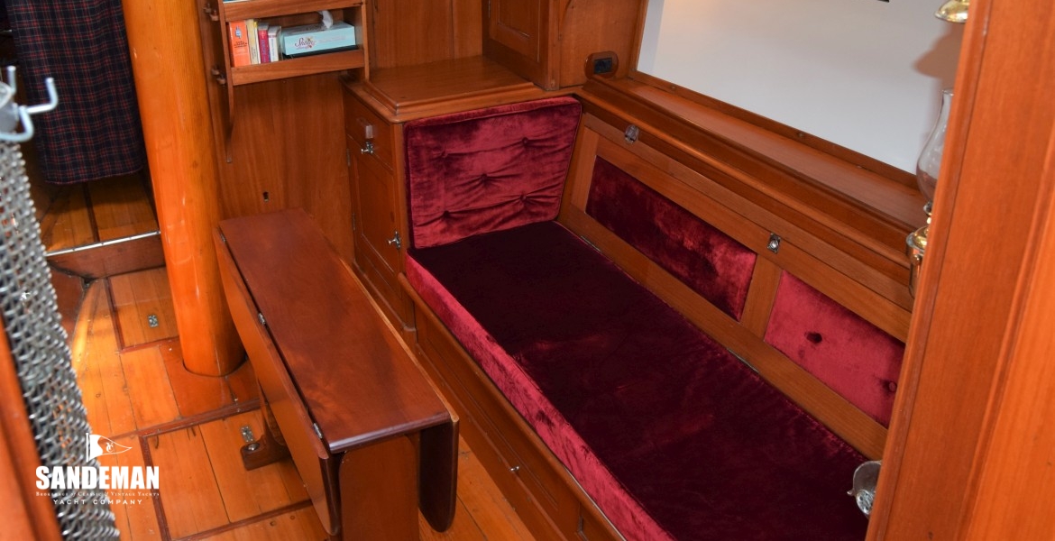 SALOON V FWD TO STBD