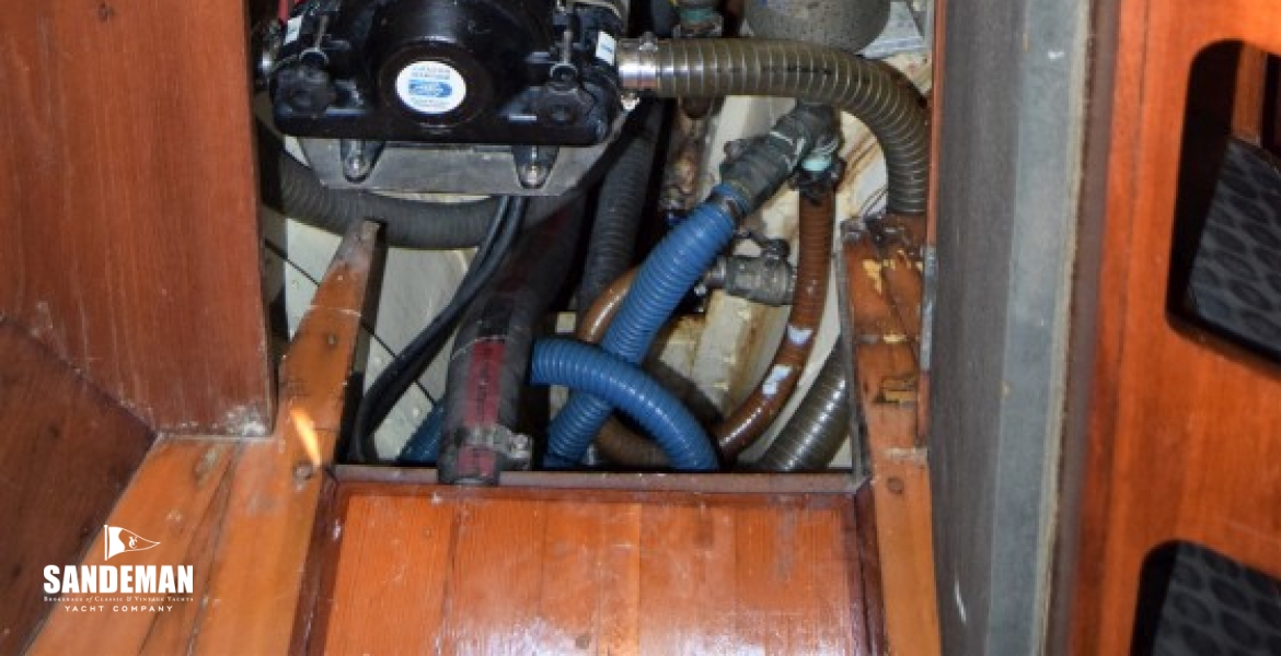 ENGINE ACCESS (AND FROM TOP AND AFT)