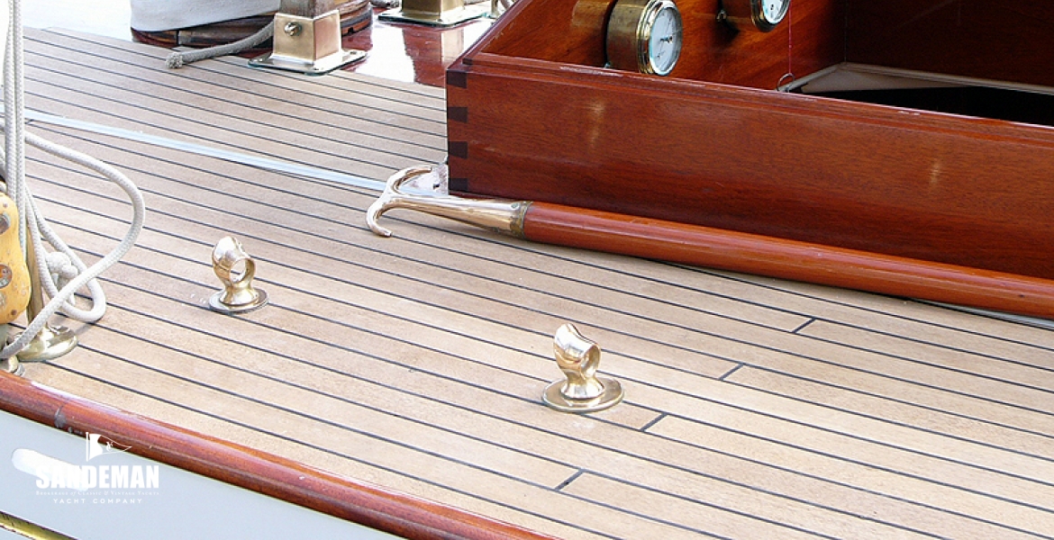 16Deckhatchdetail.jpg