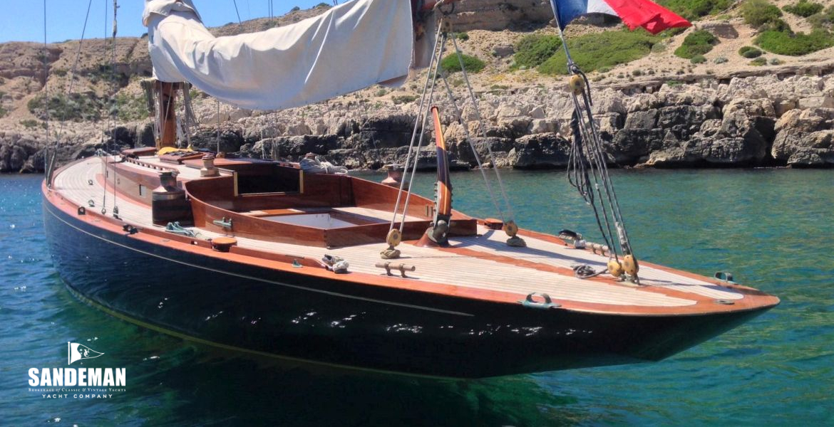 12 Port qtr at anchor