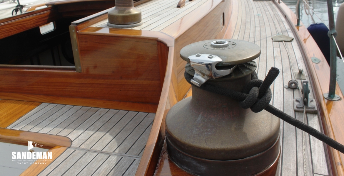 19 Stbd side deck v fwd