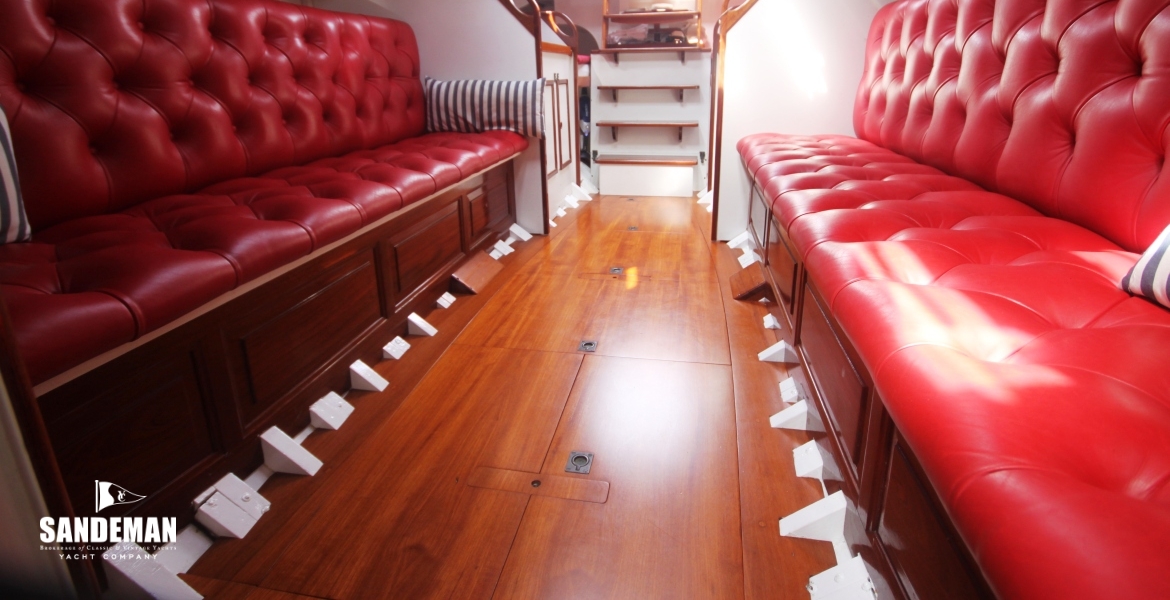 36 Saloon v aft