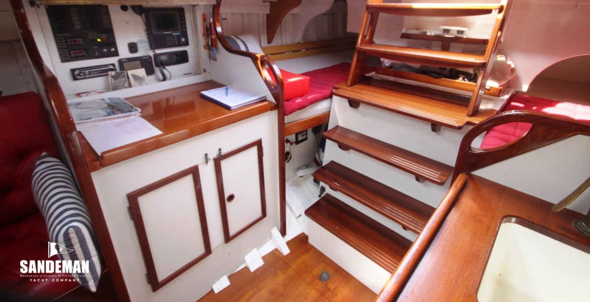 39 Chart table and companionway