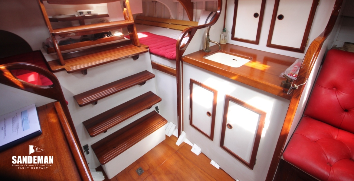 40 Galley and companionway
