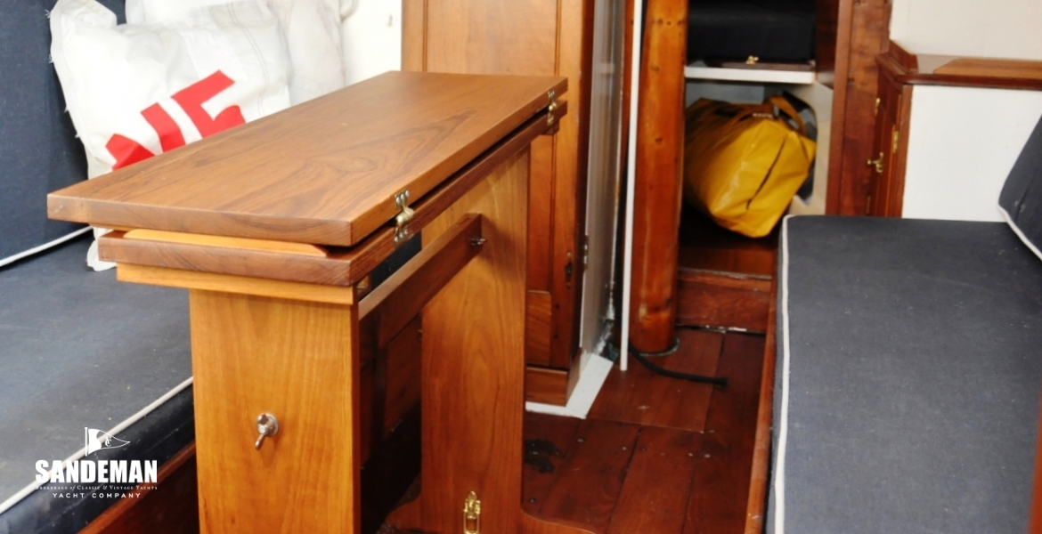 SALOON TABLE V FWD