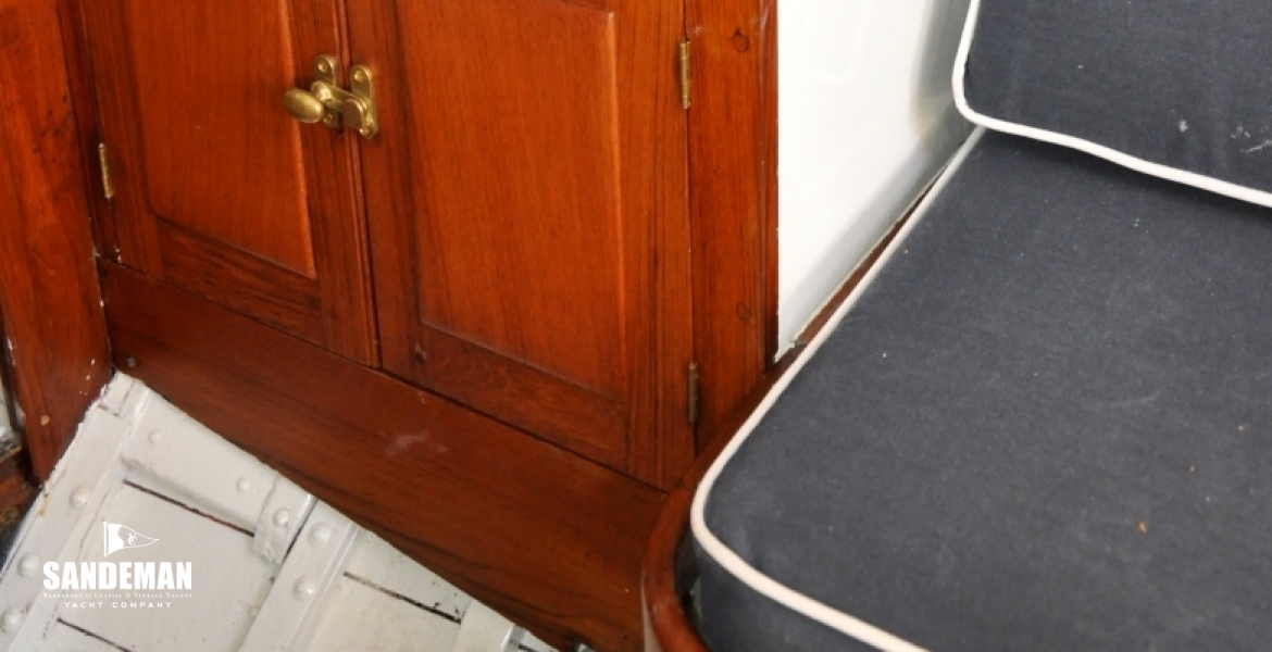 SALOON STBD FWD SIDEBOARD