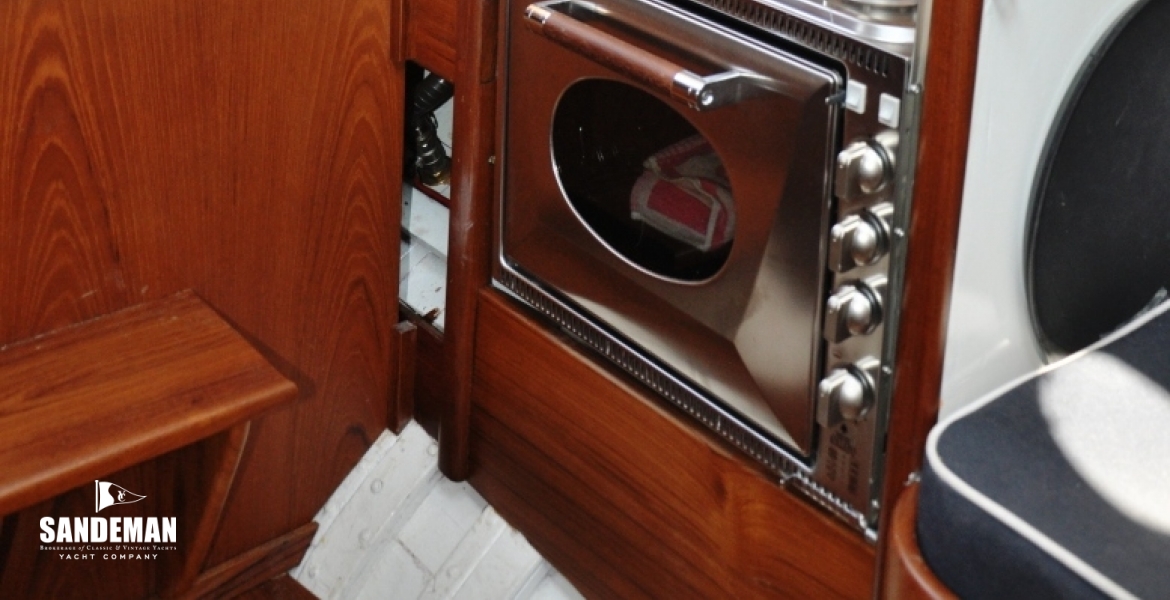 GALLEY AFT TO PORT