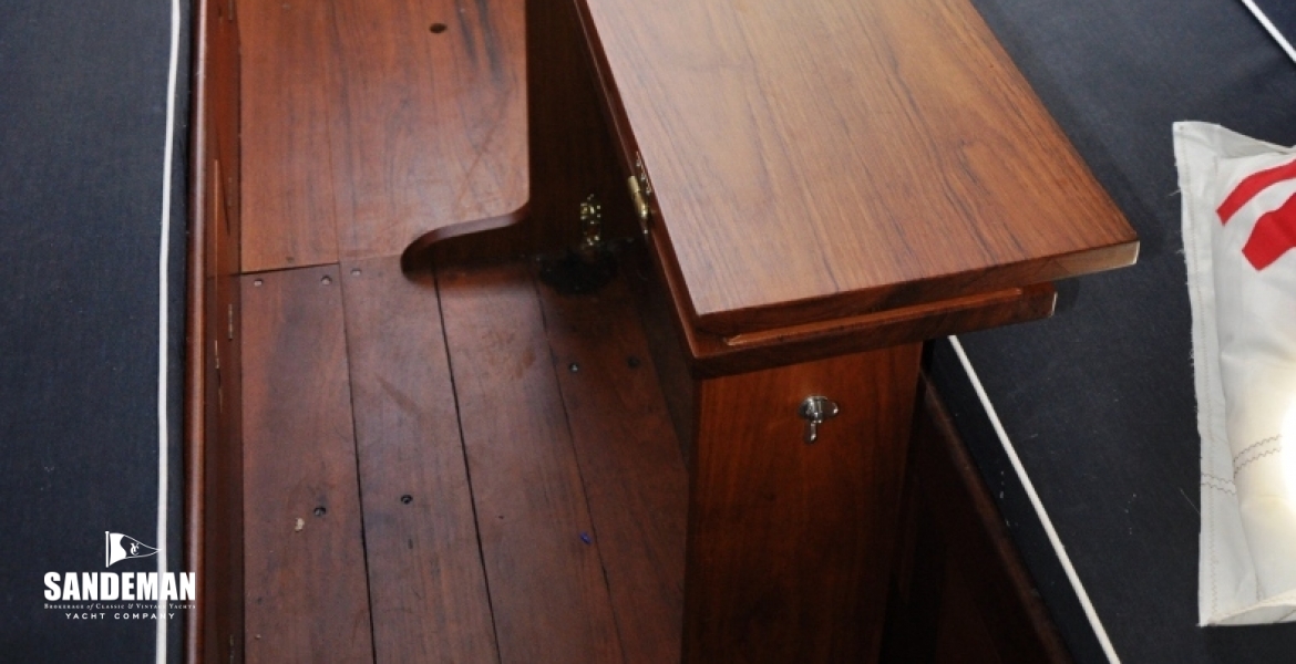 SALOON V AFT TO COMPANIONWAY