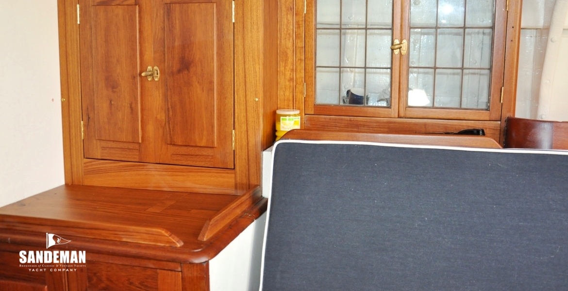 SALOON STBD FWD DETAIL