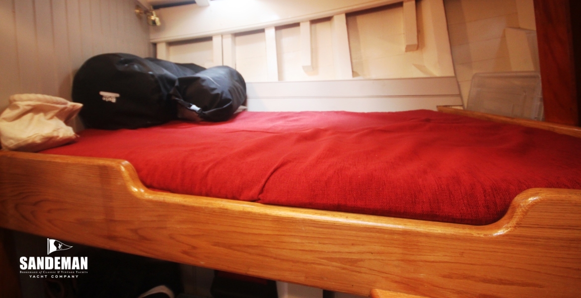 FORECABIN DOUBLE BERTH TO PORT