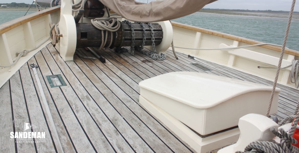 FOREDECK V FWD TO STBD