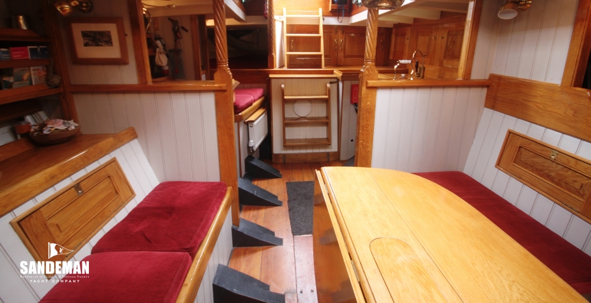 SALOON V AFT