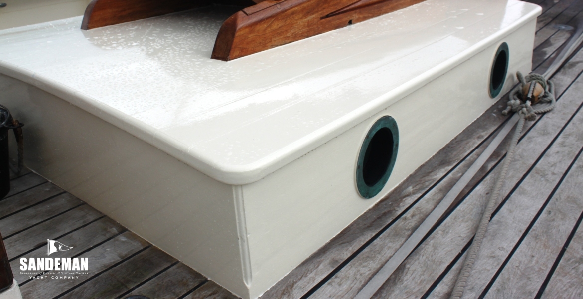 TRUNK CABIN AND COMPANIONWAY HATCH V AFT