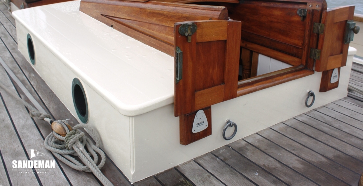 TRUNK CABIN AND COMPANIONWAY HATCH