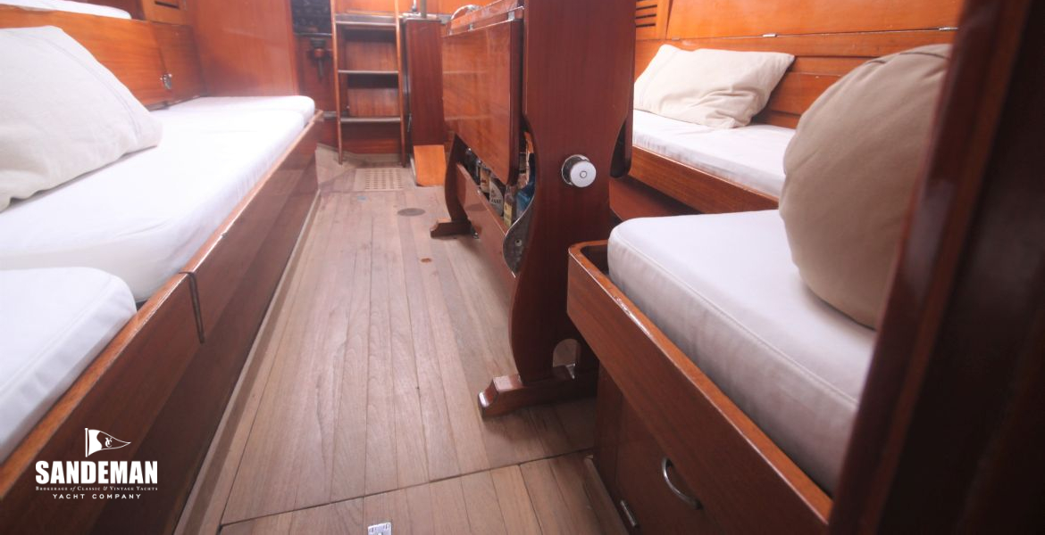 51 SALOON V AFT