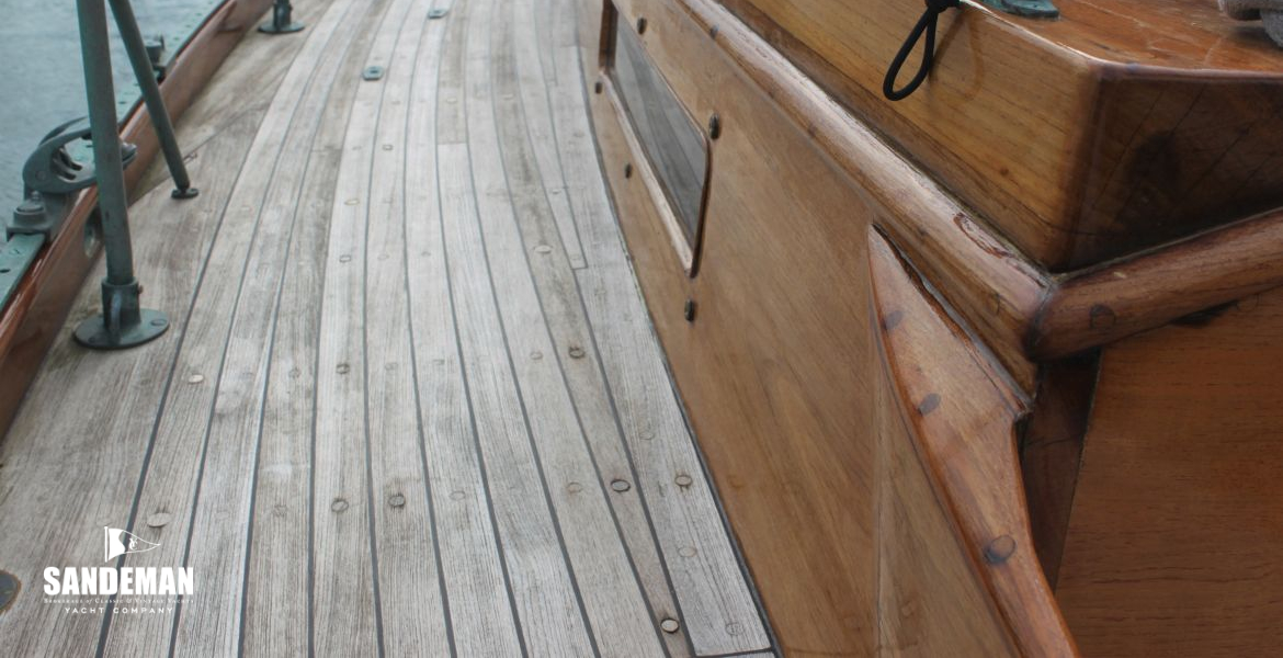 19 PORT SIDE DECK