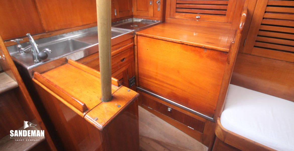 55 GALLEY V AFT TO PORT