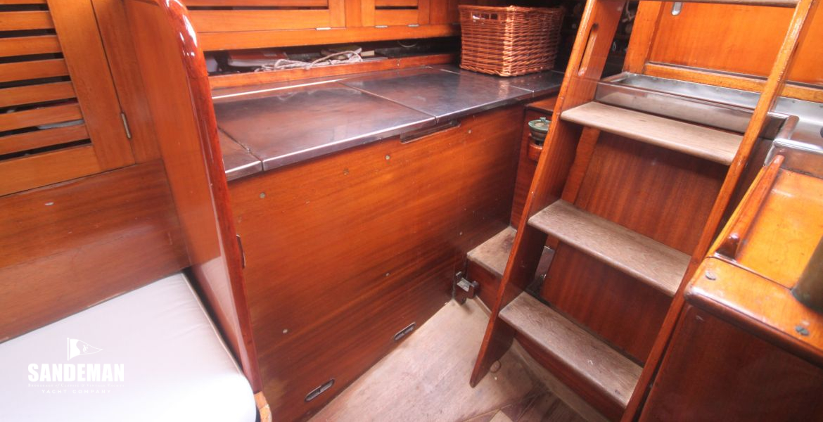 53 GALLEY V AFT TO STBD