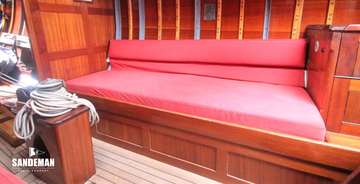 32 CABIN V TO STBD