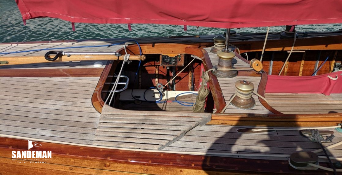 14 AFT COCKPIT