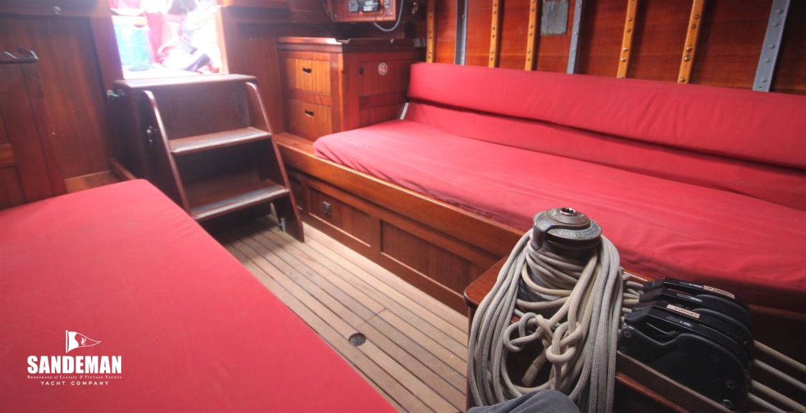 39 CABIN V AFT TO PORT