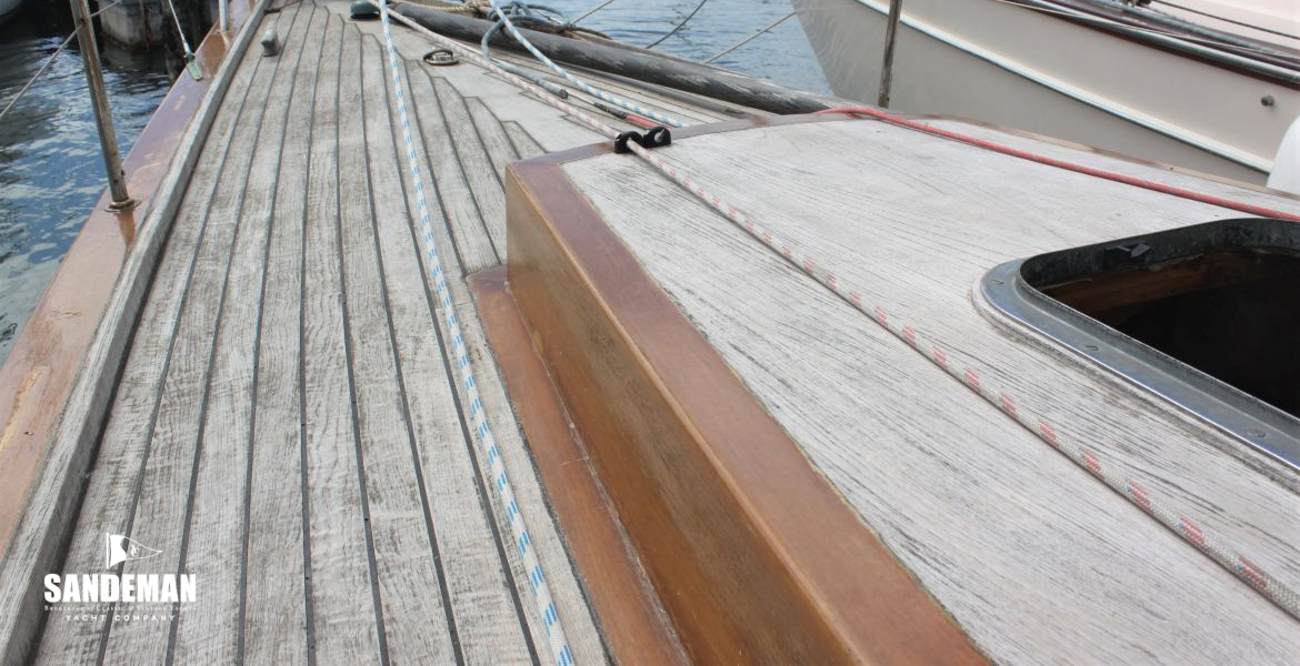 VIEW TO FOREDECK