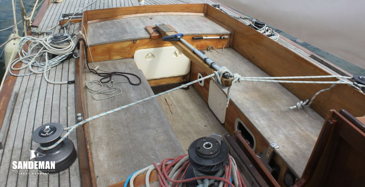 COCKPIT VIEW AFT