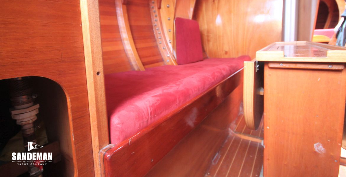 SALOON VIEW TO PORT