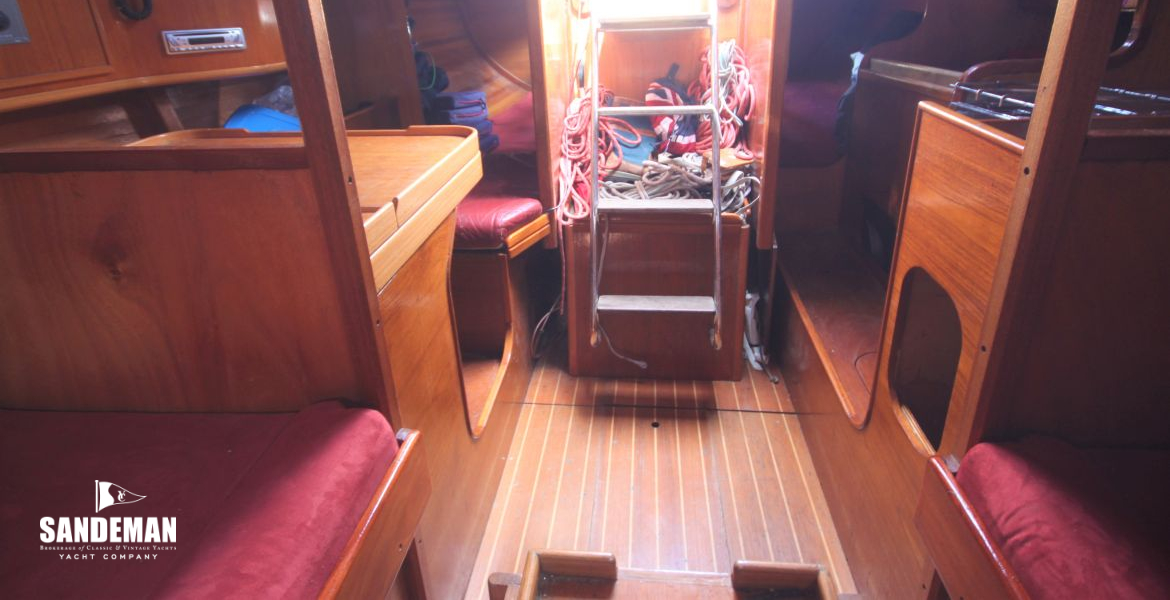 SALOON VIEW AFT