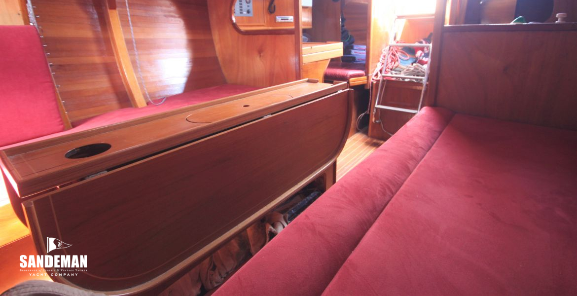 SALOON VIEW AFT TO STBD