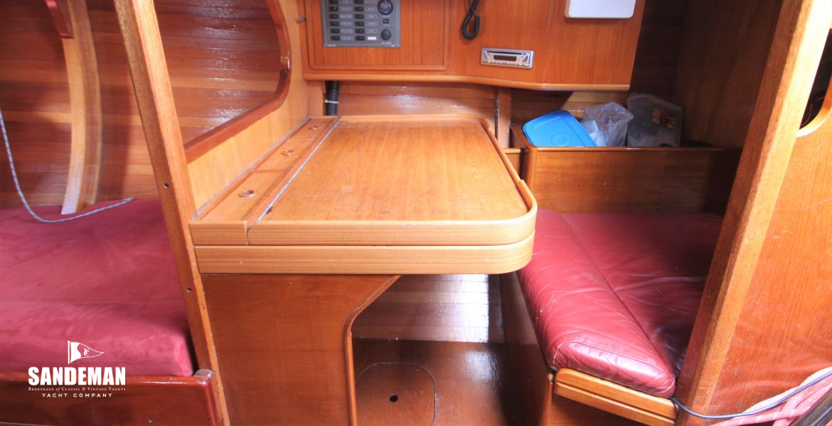 NAV STATION TO STARBOARD