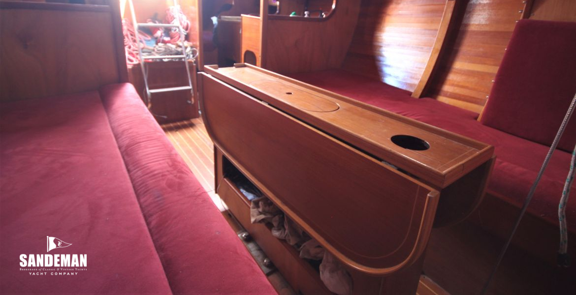 SALOON VIEW AFT TO PORT