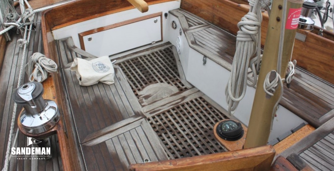 23 Cockpit v aft