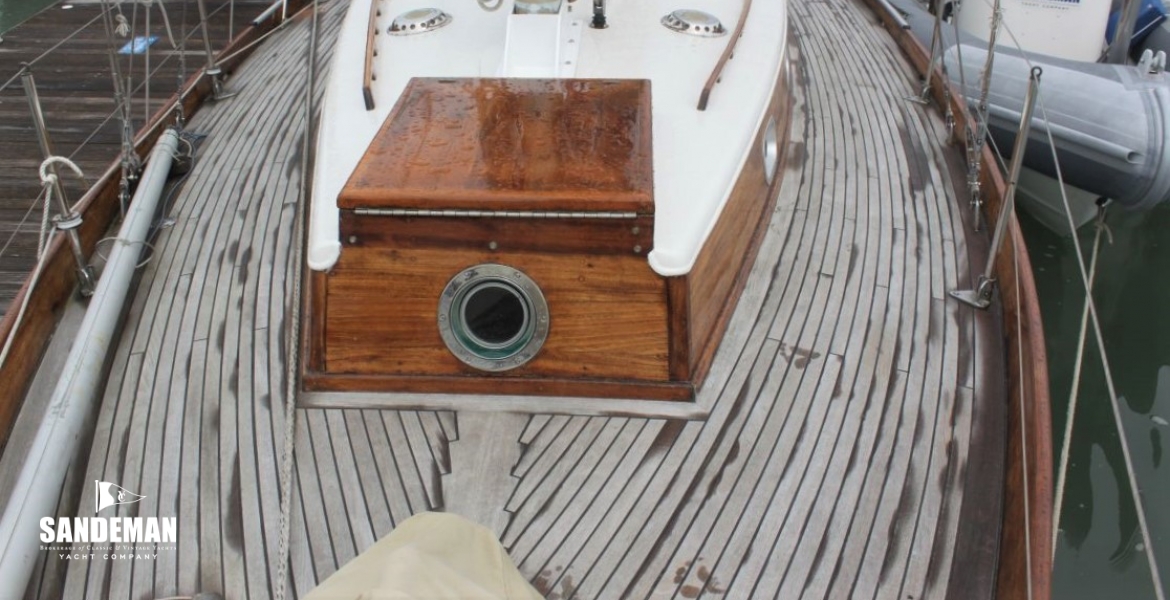 19 Fore deck v aft
