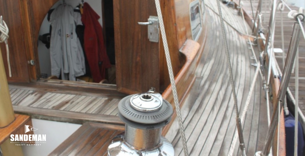 26 Access to cabin