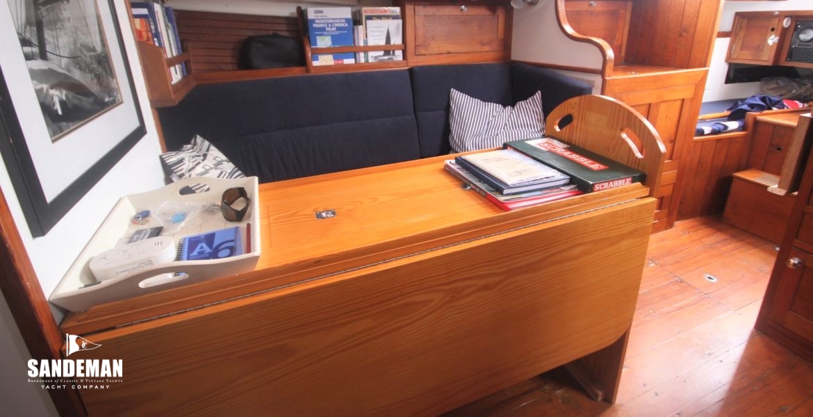 35 Saloon from Port to stbd