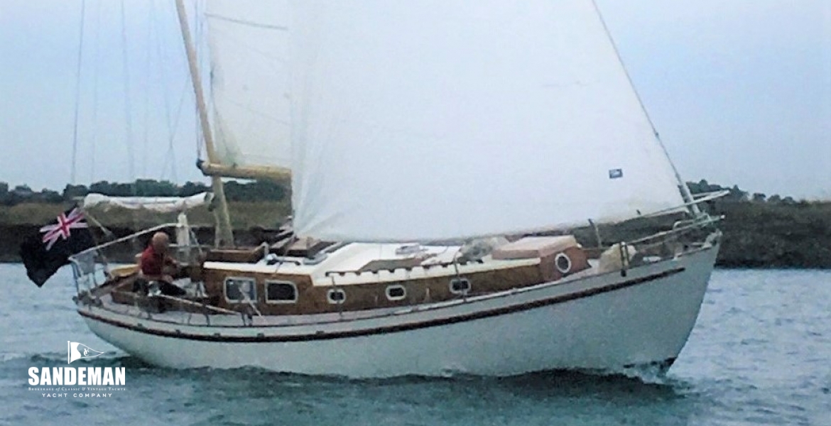 03 Stbd bow under sail