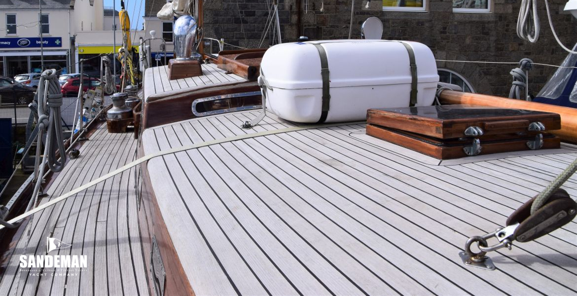38 V AFT STBD FROM FROM MID COACHROOF