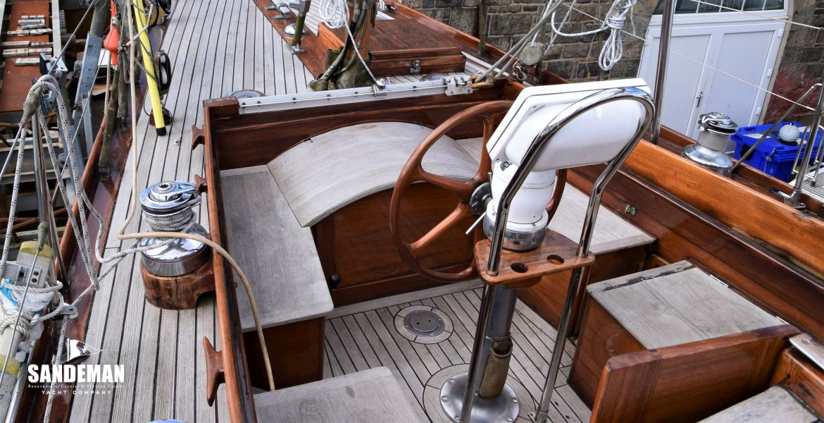 09 COCKPIT V AFT