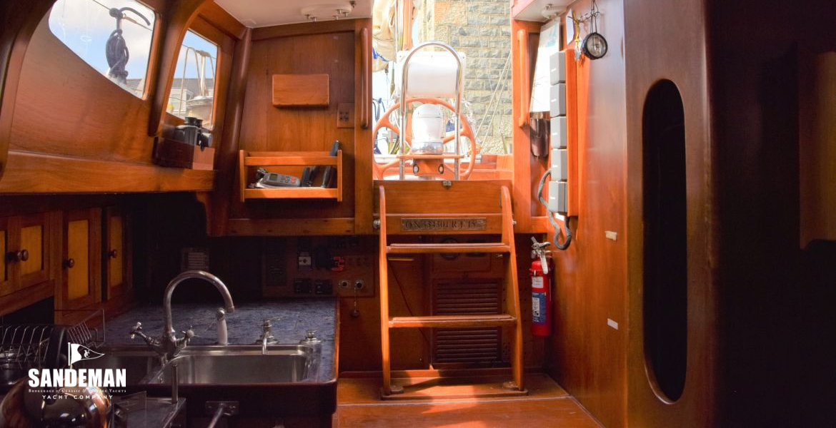 87 GALLEY V AFT TO COMPANIONWAY