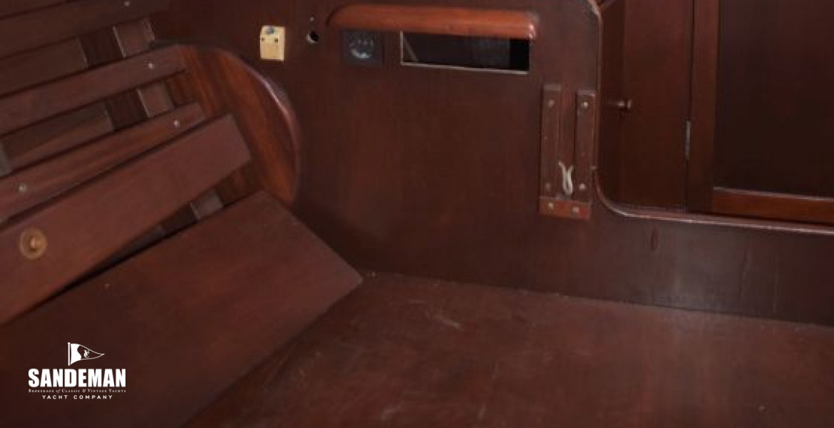 72 FWD CABIN V FWD TO PORT FROM  DOUBLE BERTH