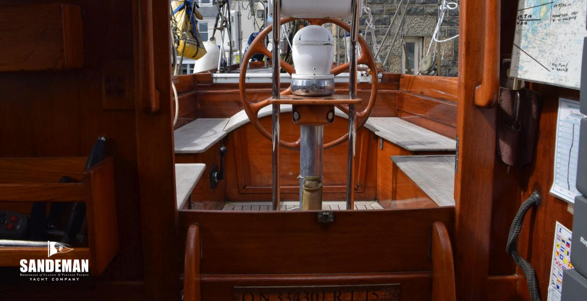 89 V COMPANIONWAY TO COCKPIT