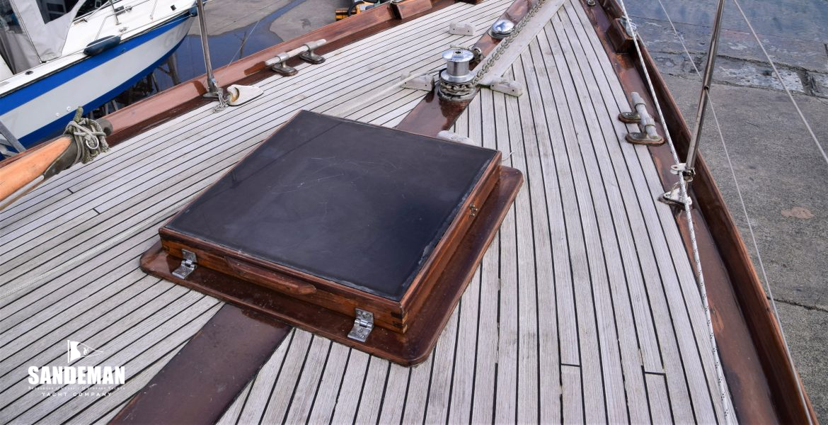 31 FOREDECK AND FOREPEAK HATCH