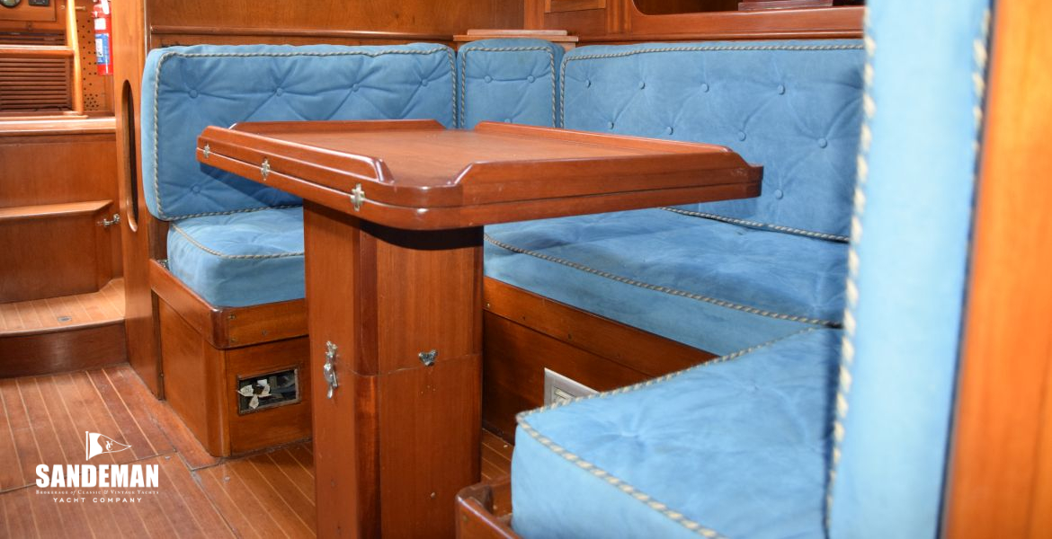 79 SALOON V AFT TO PORT