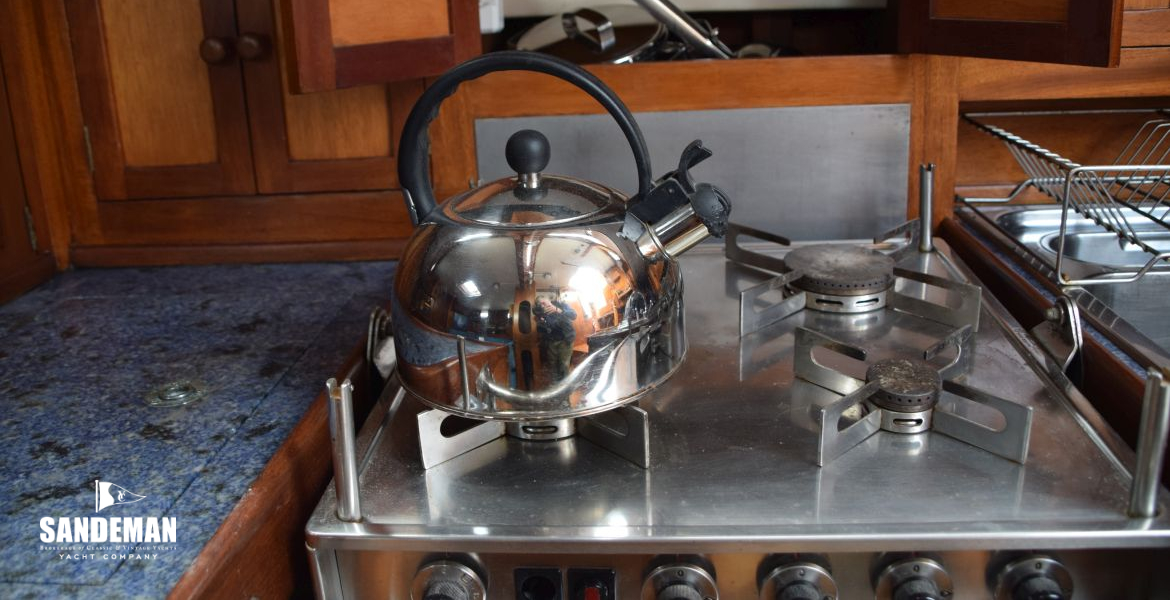 48 HOB AND STOWAGE