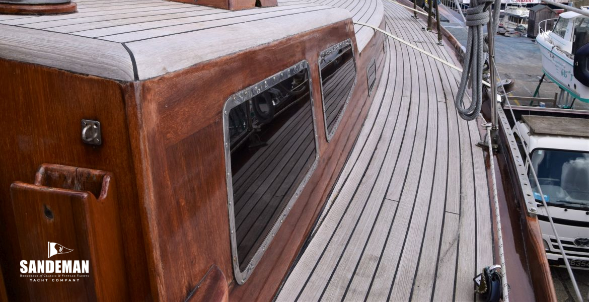 21 STBD SIDE DECK V FWD