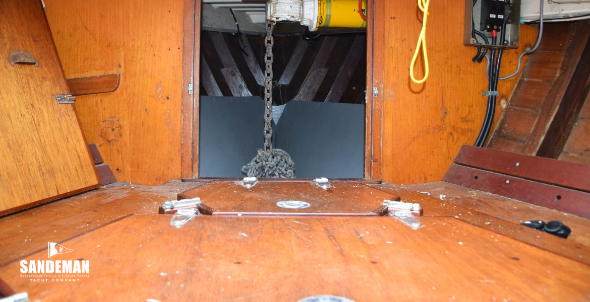 75 FOREPEAK FREEZER LID AND CHAIN LOCKER