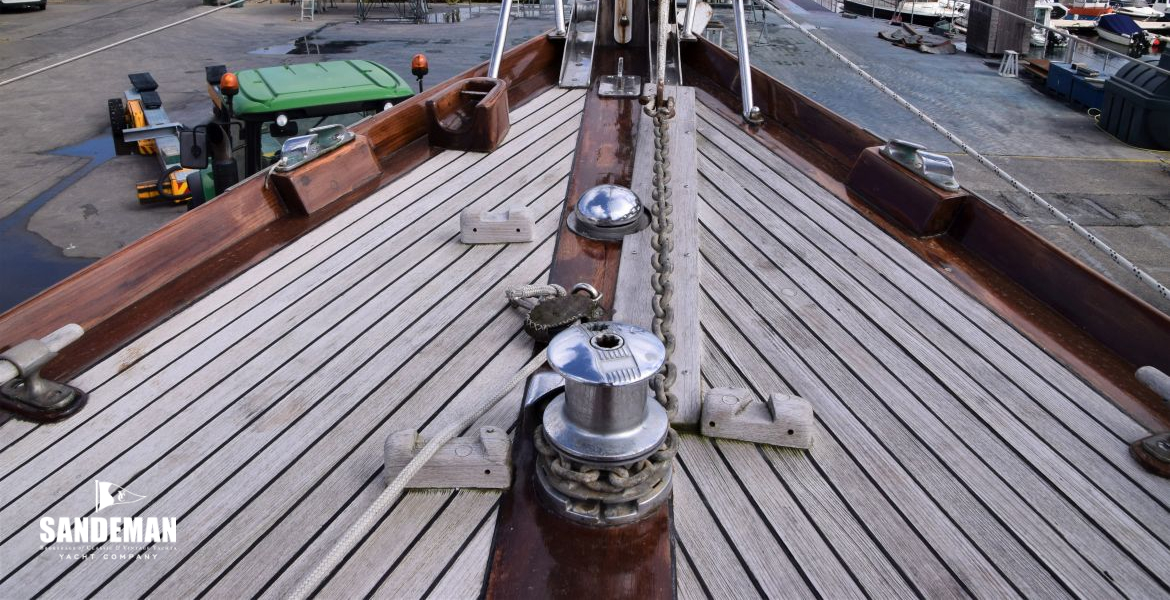 33 FOREDECK