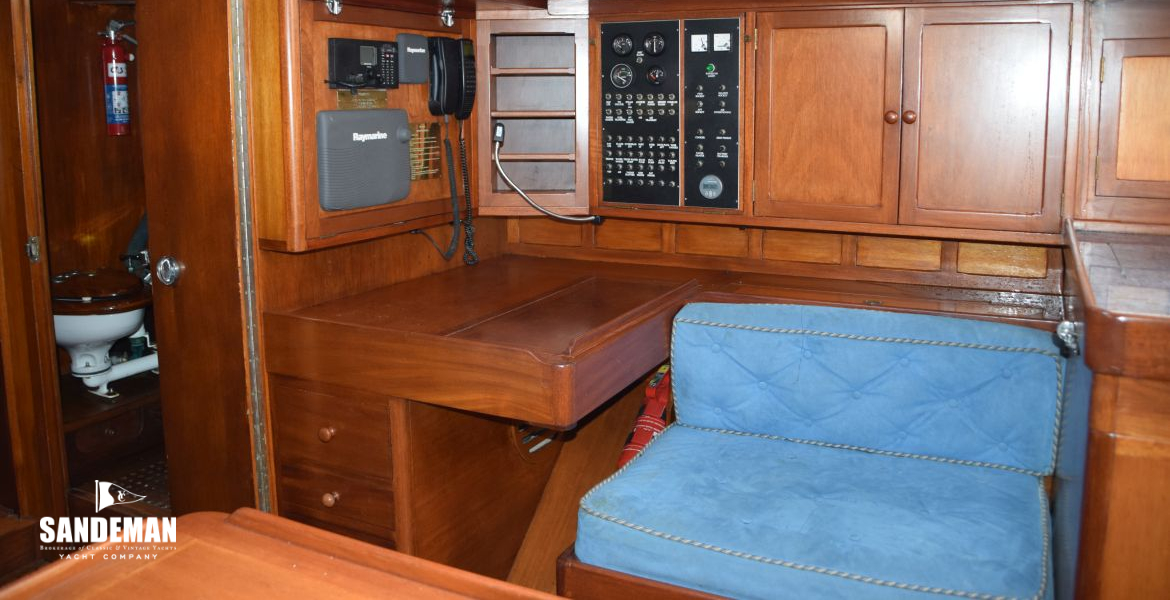 59 SALON V TO NAV STATION