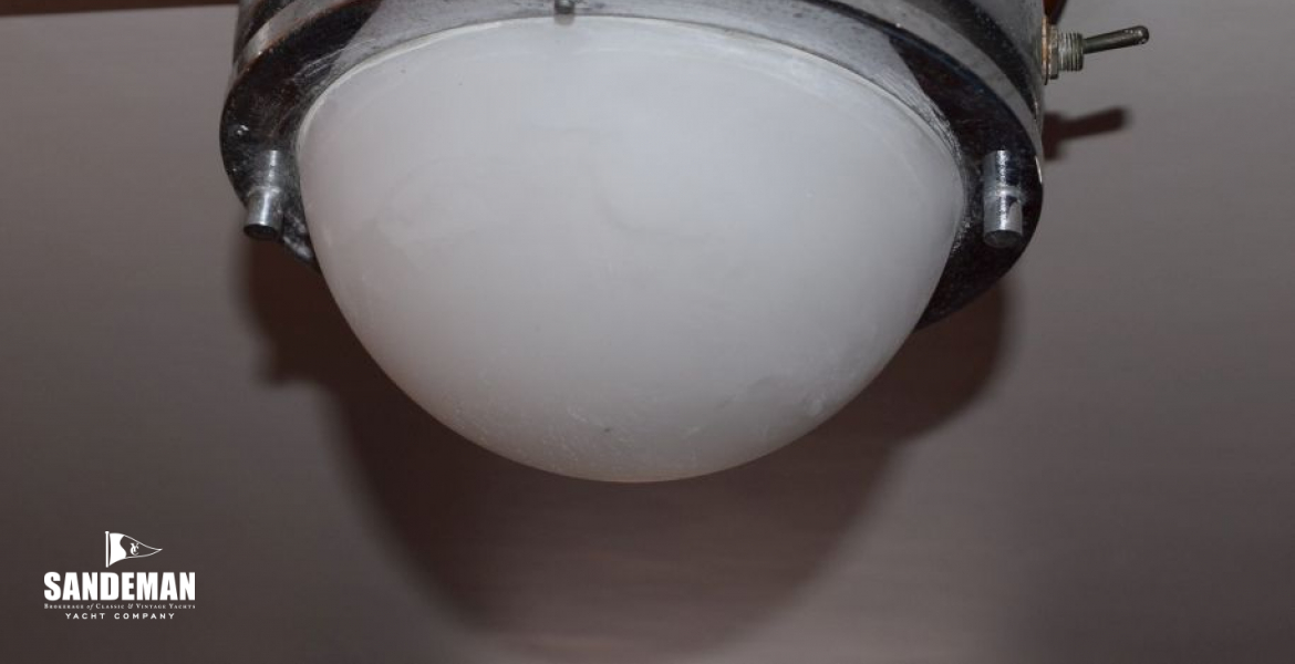 57 SALOON DECKHEAD LIGHT
